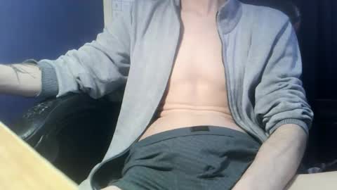 Snapshot of x_patri_x chatting on 10.25.25 x_patri_x online show from 10.25.25
