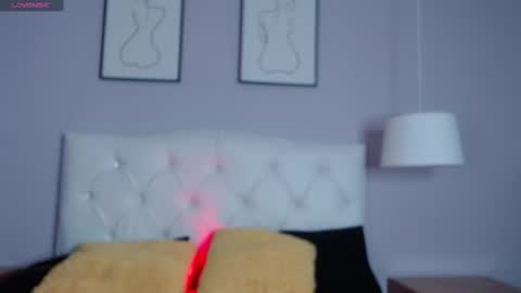 Snapshot of xaander_ chatting on 09.22.25 aurora  online show from 09.22.25