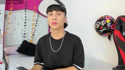 xaanderGrey online show from 10.17.25