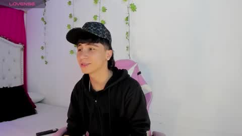 xaanderGrey online show from 12.15.25