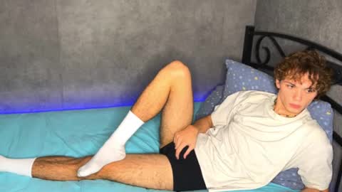 Snapshot of xavier_200 chatting on 11.28.25 Xavier PVT open online show from 11.28.25