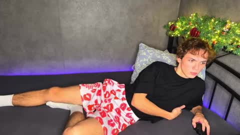 Snapshot of xavier_200 chatting on 12.16.25 Xavier PVT open online show from 12.16.25