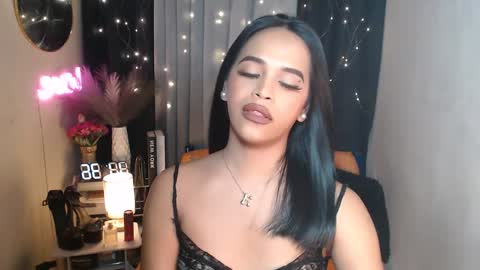 Snapshot of xclassylorainne chatting on 12.18.24 lorainne online show from 12.18.24