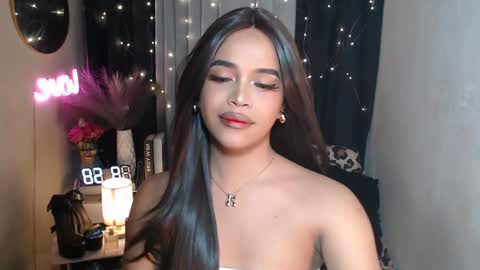 Snapshot of xclassylorainne chatting on 12.30.24 lorainne online show from 12.30.24