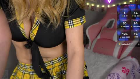 Snapshot of xclusivesecrets chatting on 02.26.25 spoil me here online show from 02.26.25