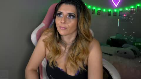 Snapshot of xclusivesecrets chatting on 03.04.25 spoil me here online show from 03.04.25