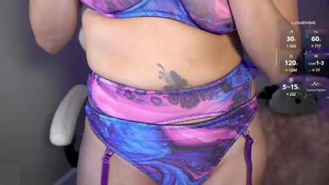 Snapshot of xclusivesecrets chatting on 03.08.25 spoil me here online show from 03.08.25
