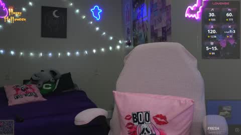 Snapshot of xclusivesecrets chatting on 10.12.25 spoil me here online show from 10.12.25