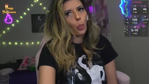 Snapshot of xclusivesecrets chatting on 10.17.25 spoil me here online show from 10.17.25