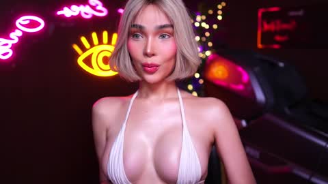 Snapshot of xforyoureyesonlyx chatting on 01.08.25 Anne online show from 01.08.25