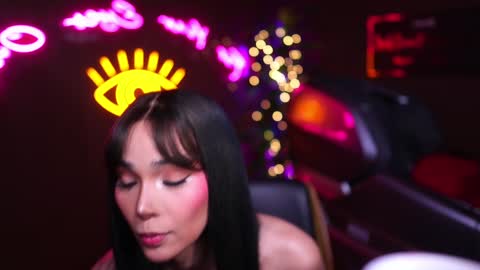 Snapshot of xforyoureyesonlyx chatting on 01.20.25 Anne online show from 01.20.25