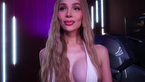 Snapshot of xforyoureyesonlyx chatting on 10.16.25 Anne online show from 10.16.25