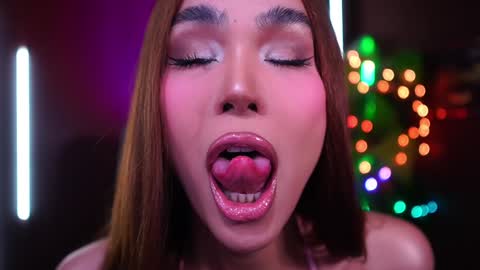 Snapshot of xforyoureyesonlyx chatting on 11.06.25 Anne online show from 11.06.25