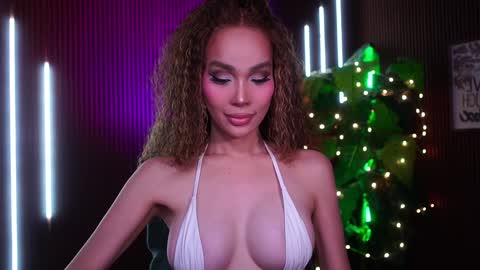 Snapshot of xforyoureyesonlyx chatting on 11.08.25 Anne online show from 11.08.25