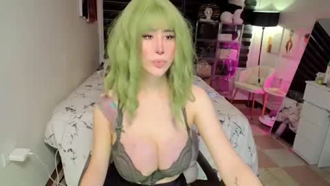 Snapshot of xhotcockcumts chatting on 10.25.25 Barbie ann online show from 10.25.25