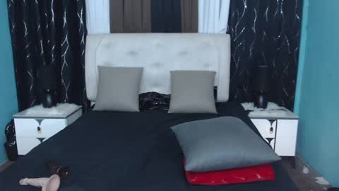 xhugesignificant69x online show from 12.04.24