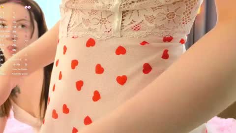 Snapshot of xiaobrunscheen chatting on 04.30.26 Luna and Lina online show from 04.30.26