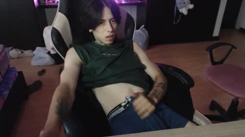 Snapshot of xice_boy chatting on 12.14.25 xIce Boy online show from 12.14.25