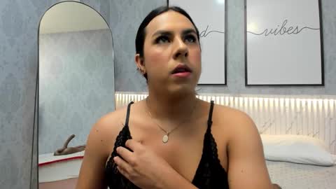 Snapshot of ximenahott_ chatting on 09.15.25 Yoy online show from 09.15.25