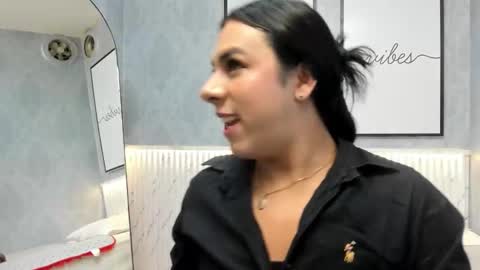 Snapshot of ximenahott_ chatting on 10.02.25 Yoy online show from 10.02.25