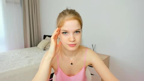 Snapshot of xloe_queen chatting on 05.14.26 Chloe online show from 05.14.26