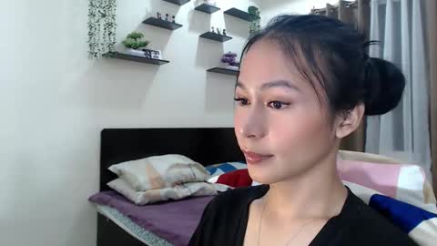 Snapshot of xlovely_destinyx chatting on 05.16.26 Alice online show from 05.16.26