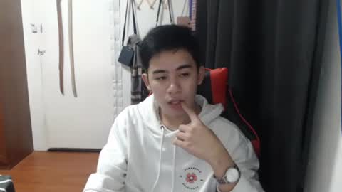 Snapshot of xluminous chatting on 12.17.24 MIKAEL online show from 12.17.24