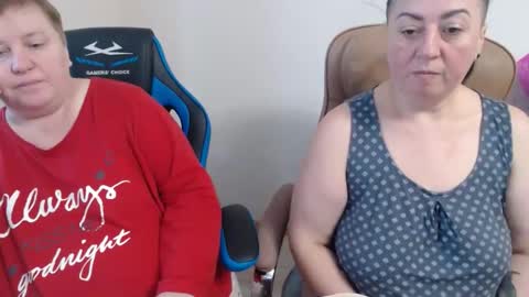 XMollyJaneX online show from 11.22.25