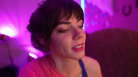 Bella Bondai online show from 12.17.24