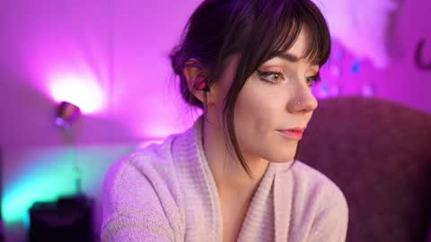 Bella Bondai online show from 12.21.24