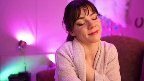 Bella Bondai online show from 12.21.24