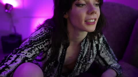 Bella Bondai online show from 01.28.25