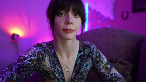 Bella Bondai online show from 02.09.25