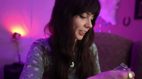 Bella Bondai online show from 02.12.25