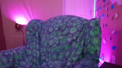 Bella Bondai online show from 03.04.25