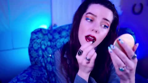 Bella Bondai online show from 10.12.25