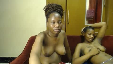 Snapshot of xoxo_booty chatting on 11.28.25 Xoxo online show from 11.28.25