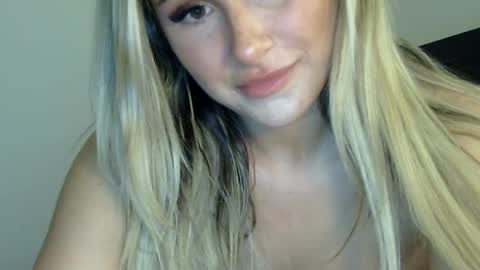Snapshot of xoxolala32 chatting on 06.21.26 Lacey Loo online show from 06.21.26
