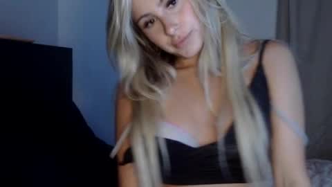 Snapshot of xoxolala32 chatting on 07.10.26 Lacey Loo online show from 07.10.26