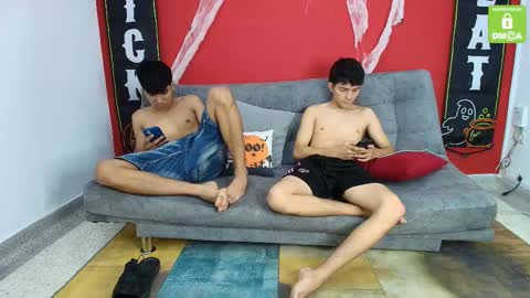 Snapshot of xperiencesx chatting on 11.01.25 JAIDER CAMILA CAMILO online show from 11.01.25