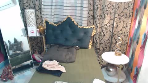 Snapshot of xqueenyasiandomcumx chatting on 01.18.25 address me as QUEEN NINA A Little Bit of ANGELIC FACE with a Wild Demonic Side online show from 01.18.25