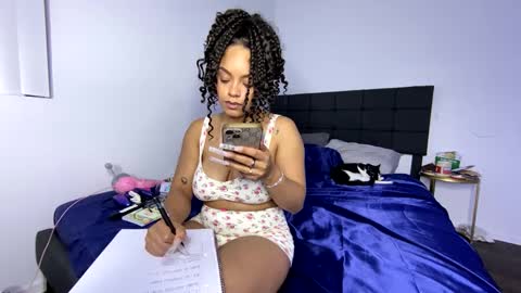 xStarGazingx online show from 02.08.25