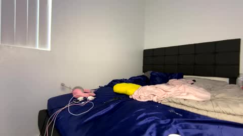 xStarGazingx online show from 02.10.25