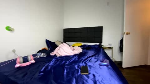 xStarGazingx online show from 02.25.25