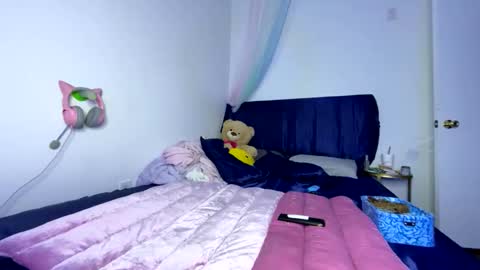 xStarGazingx online show from 03.11.25