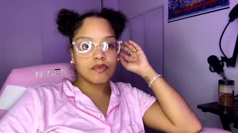 xStarGazingx online show from 09.18.25