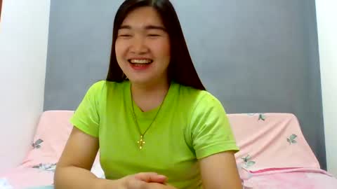 Snapshot of xsweetiemajax chatting on 10.13.25 HI IM PAULINE online show from 10.13.25