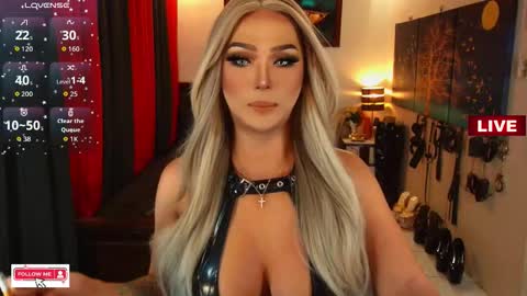 Snapshot of xworldclasskelly chatting on 10.12.25 K E L L Y online show from 10.12.25