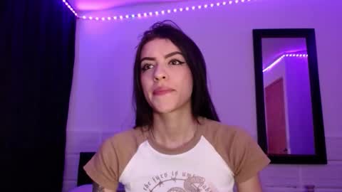 Snapshot of xx_johnson_xx chatting on 10.27.25 VALE online show from 10.27.25