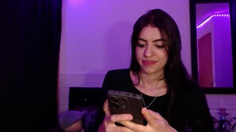 Snapshot of xx_johnson_xx chatting on 10.28.25 VALE online show from 10.28.25